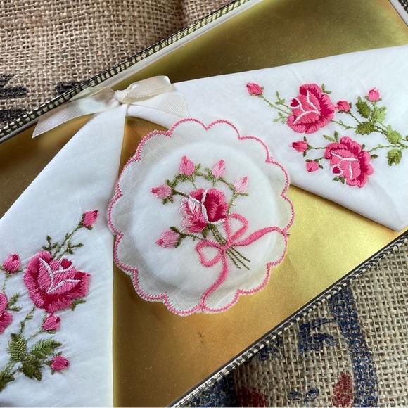 Vintage DESCO Handkerchief Set Made In Switzerland Embroidered Floral - Picture 5 of 5